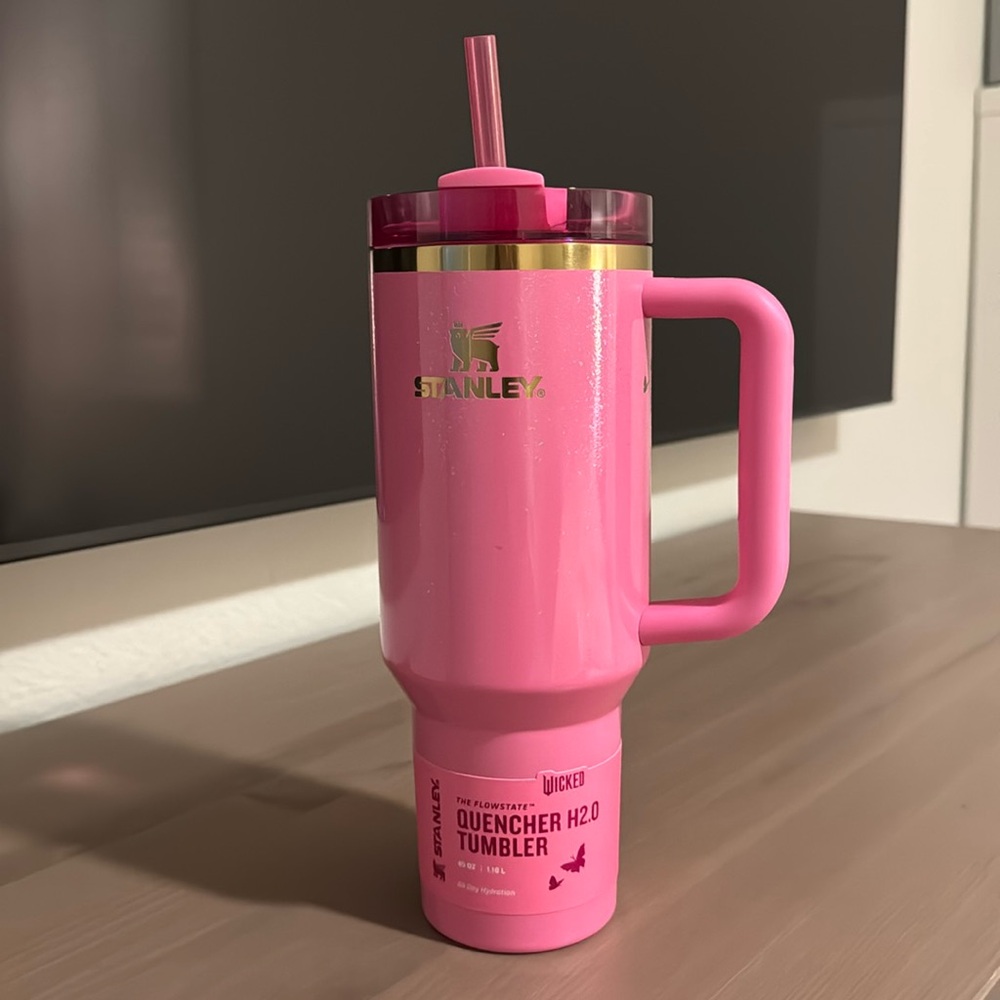 Stanley x Wicked Glinda 40oz Quencher H2.0 Tumbler